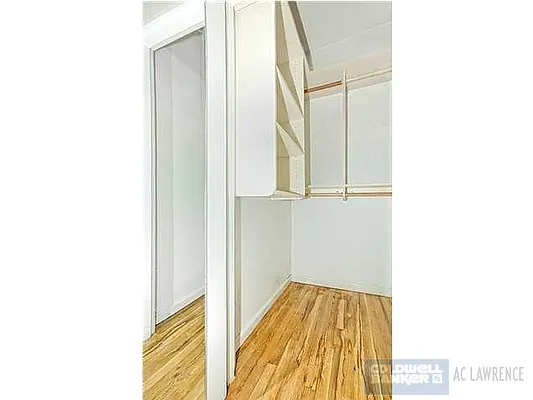 Sold by Aclawrence | media 5