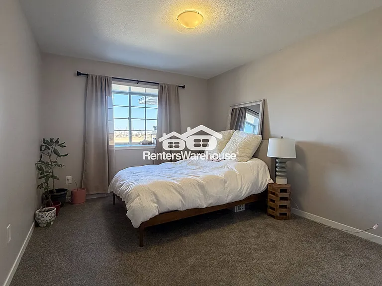 642 Shardlow Ln NE — Photo 9
