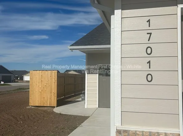 17010 W Kashmir St, Goddard, KS 67052