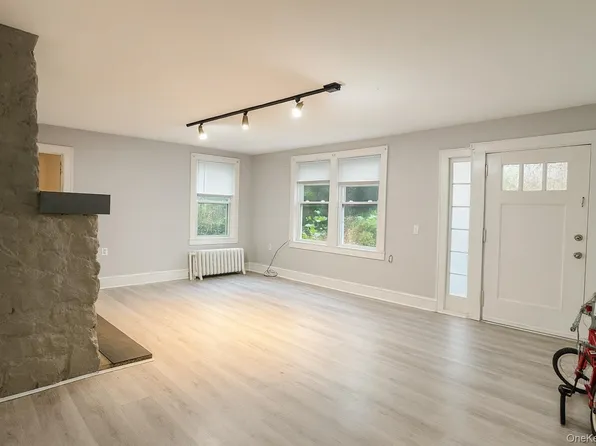 2432 State Route 300 #2, Wallkill, NY 12589