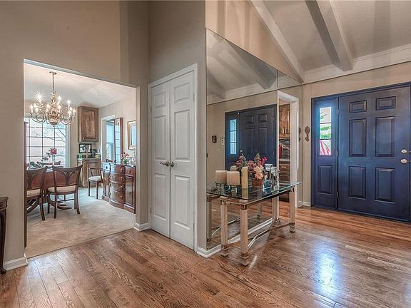 3rd image of 106 Woodbridge Ln