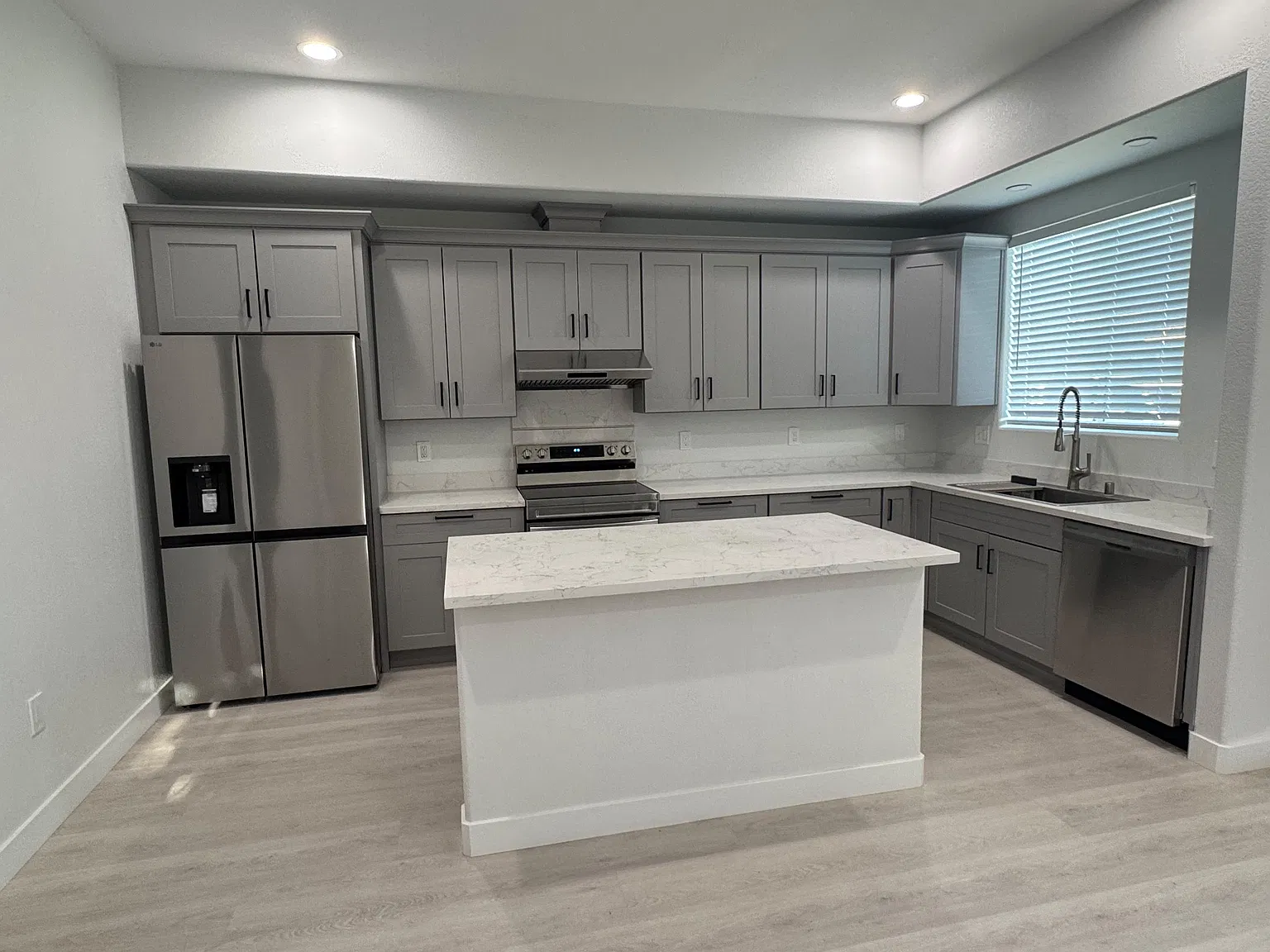 2 bed, 833 sqft, $2,800 — Photo 3