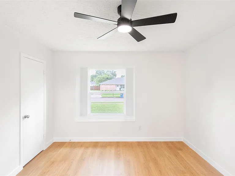 15707 Amapola Dr — Photo 23