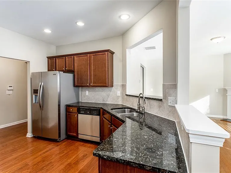 2105 Greencrest Cir — Photo 7