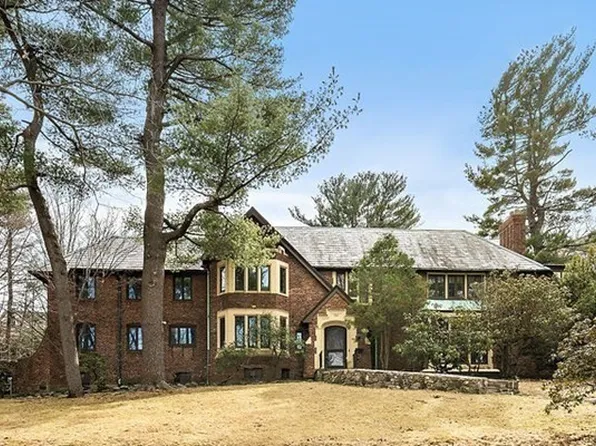 90 Holland Rd, Brookline, MA 02445