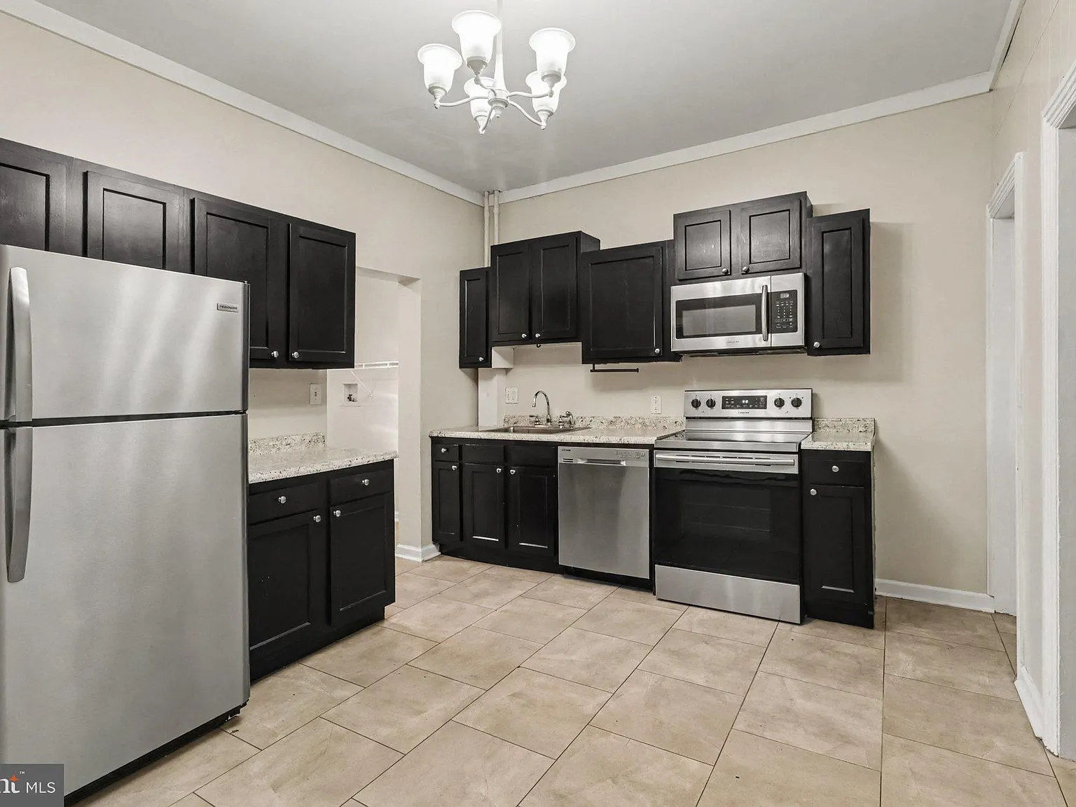 1 bed, 1.0 bath, 800 sqft, $1,150 — Photo 2