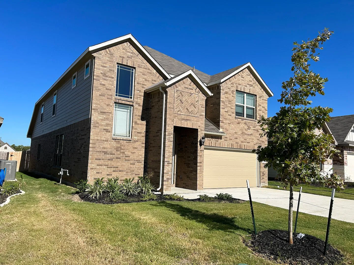 4/2.5/2 with Large Game Room / Near Gruene/ Fridge Included / Covered Back Patio / CISD — Photo 1