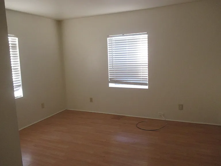 645 E St — Photo 5