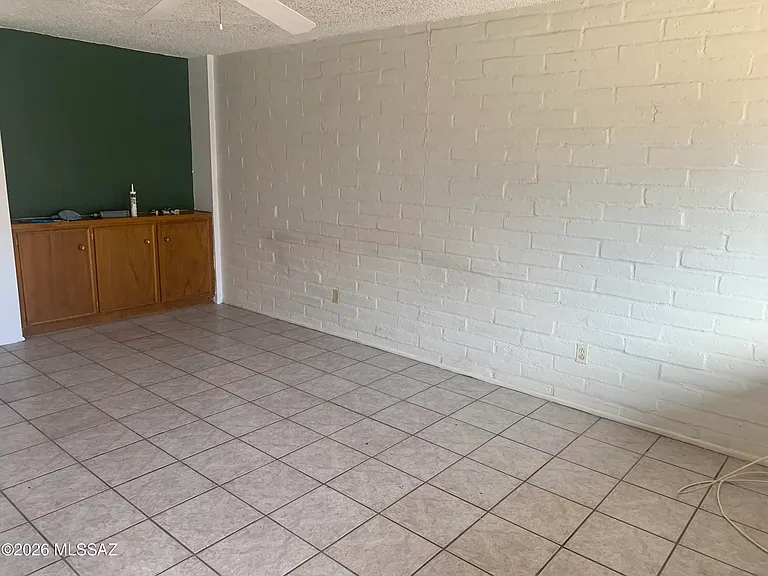 3241 E Monte Vista Dr — Photo 4