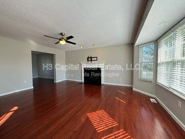 1041 Flora Lake Ct — Photo 9
