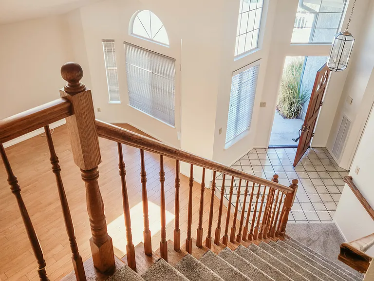 3470 Mountainside Dr — Photo 2