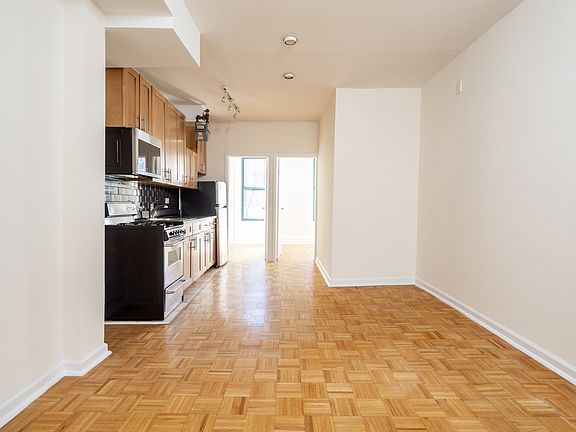 4th image of 270 6th Ave APT 8