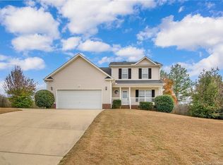26 Scotland Dr, Spring Lake, NC 28390