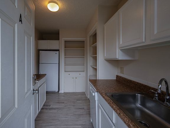 5th image of 106 W 8th Ave APT A