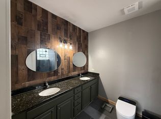 2303 W Washington Blvd APT 4, Chicago, IL 60612
