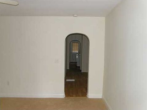 5th image of 975 Goss Ave