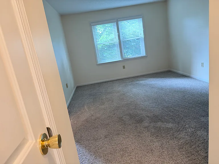 690 S Porter St #19 — Photo 12