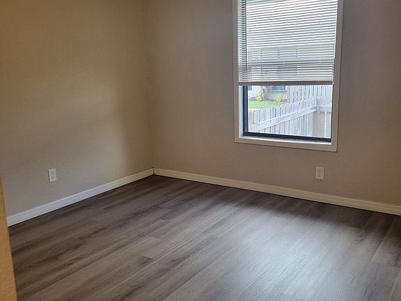 4th image of 709 N 17th Ave #E1