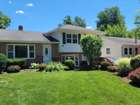 7N101 Kearns Rd, South Elgin, IL 60177
