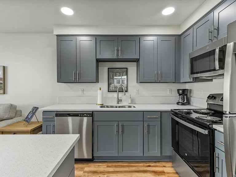 Santiam Canyon Luxury Townhomes — Photo 7