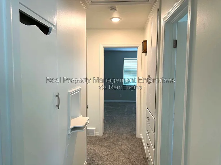 2301 N Warren Ave — Photo 24