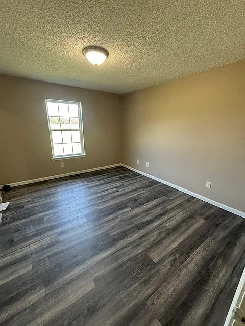 3 bed, 1.5 bath, 1000 sqft, $1,200 — Photo 2