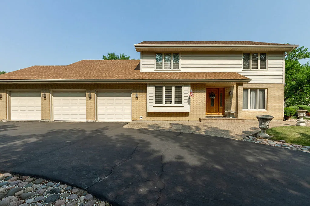 703 Brougham Ln photo 1