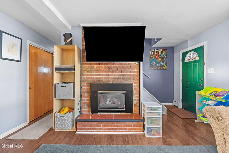 4th image of 991 Obrien Avenue