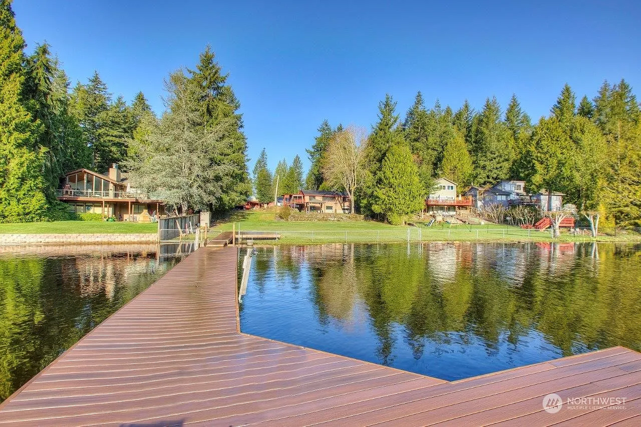 17636 W Lake Desire Court SE photo 1