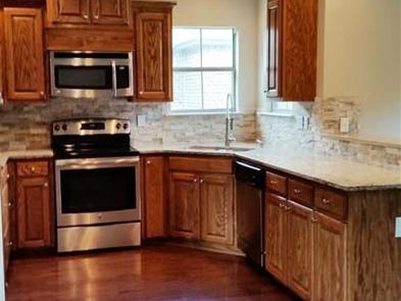 5th image of 42207 Conifer Dr
