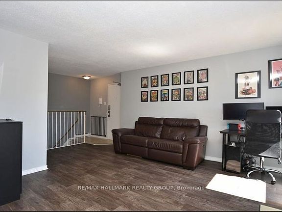 2nd image of 14 Sweetbriar Cir #1