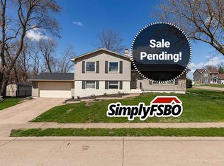 906 W 56th St, Davenport, IA 52806