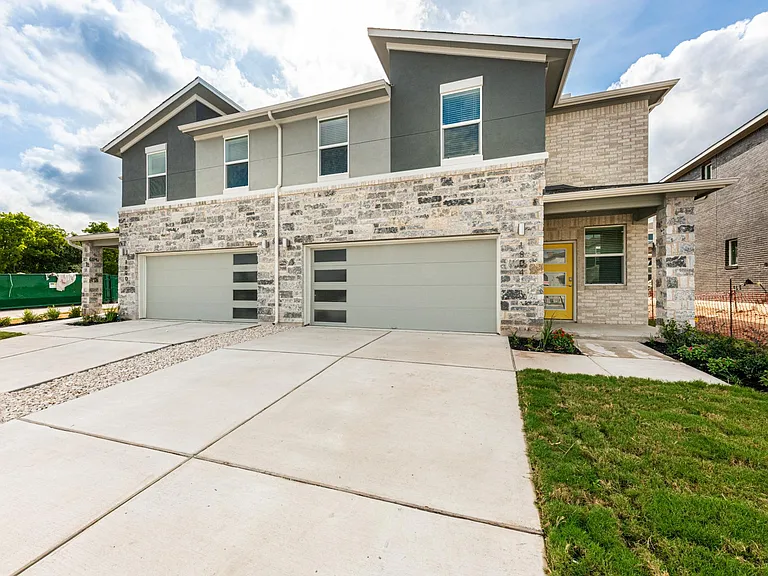 1804 Bonham Ln — Photo 2