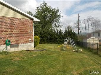 2nd image of 140 Oakwood Dr
