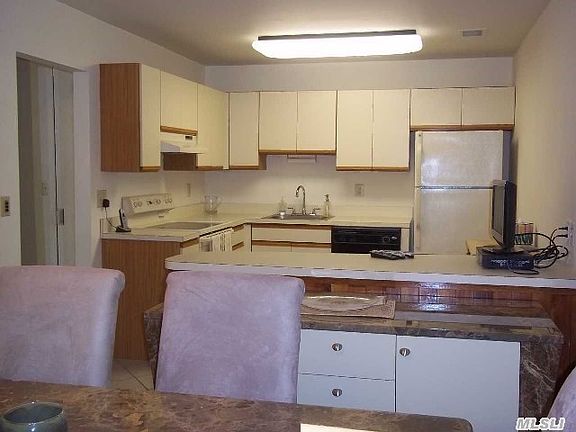 5th image of 711 Hilltop Ct