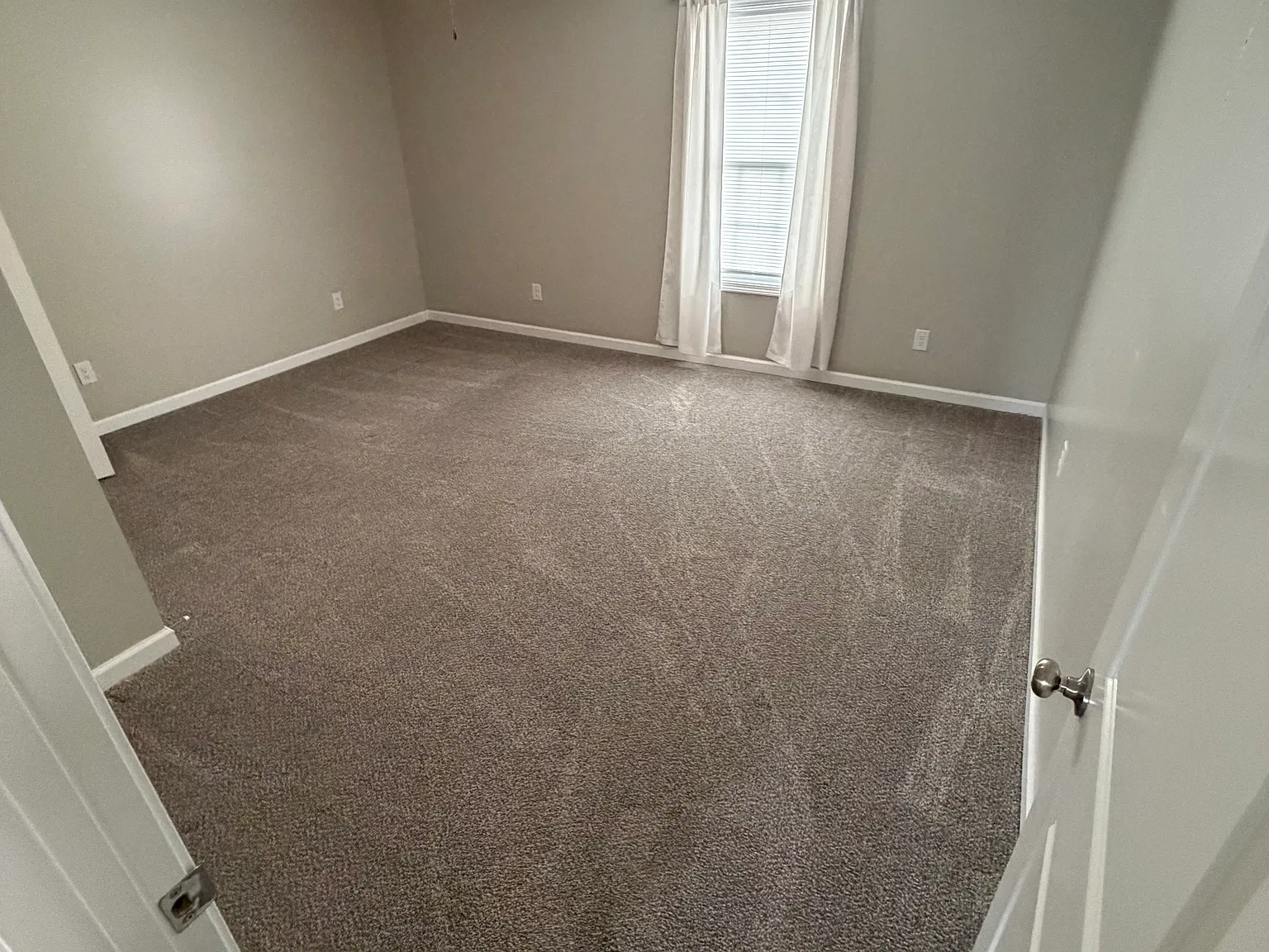 2 bed, 1.5 bath, 1200 sqft, $1,400 — Photo 2