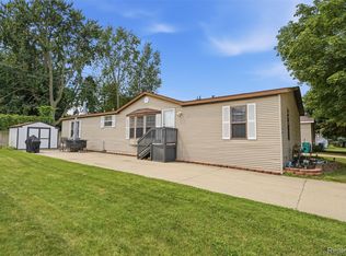 23338 Arlington Dr, Clinton Township, MI 48036
