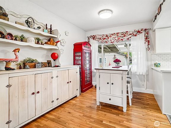 5th image of 708 5th Avenue SE