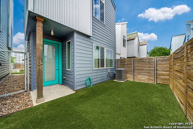 330 Clay St #11 — Photo 12
