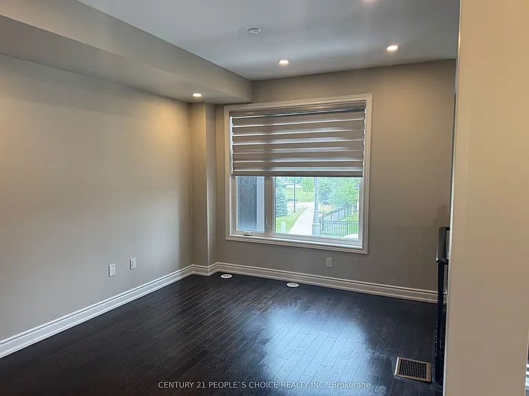 2518 Littlefield Cres — Photo 27