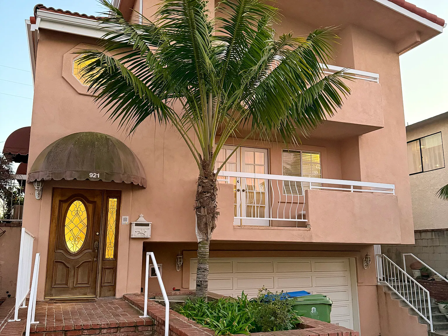 3 bed, 2044 sqft, $4,000 — Photo 1