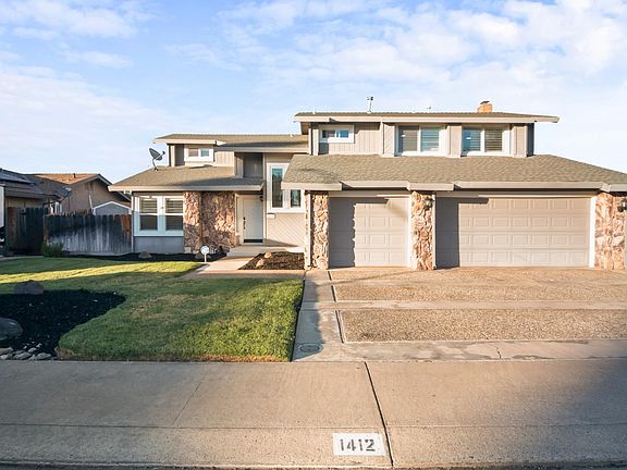 3rd image of 1412 Oakridge Ct