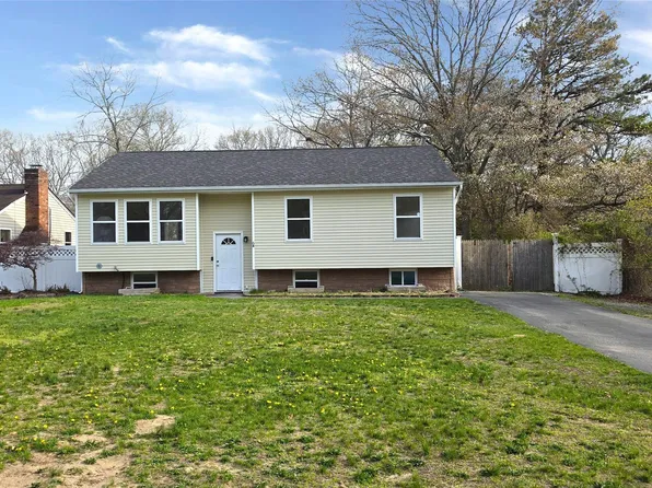 6A Murray Lane, Coram, NY 11727