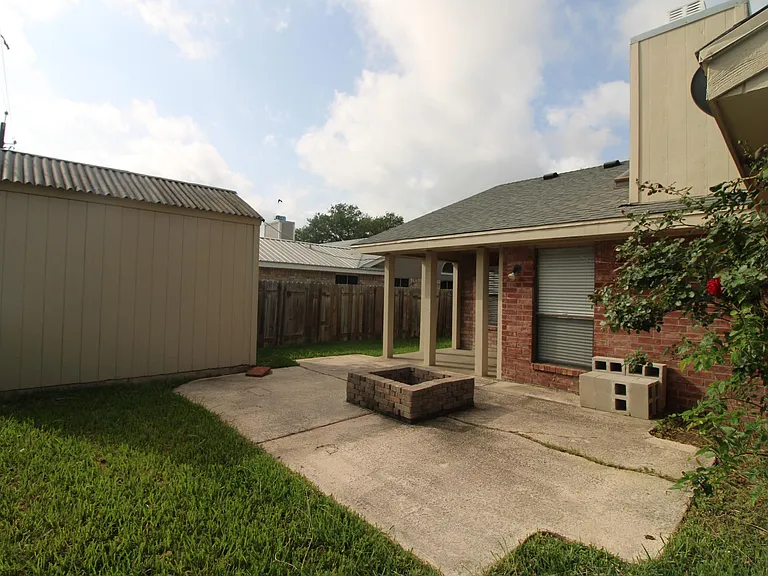 2718 Quebec Dr — Photo 18