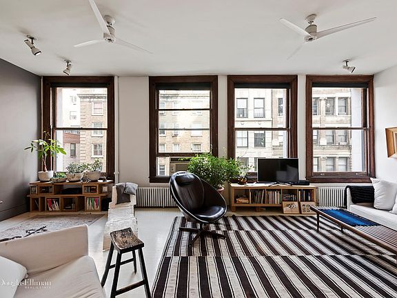5th image of 30 E 10th St APT 5N