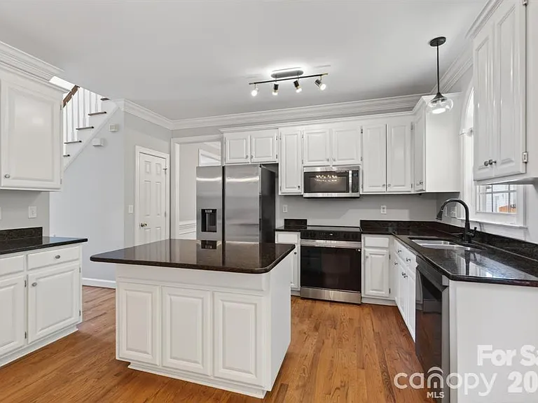 11005 Chilcomb Ct — Photo 46