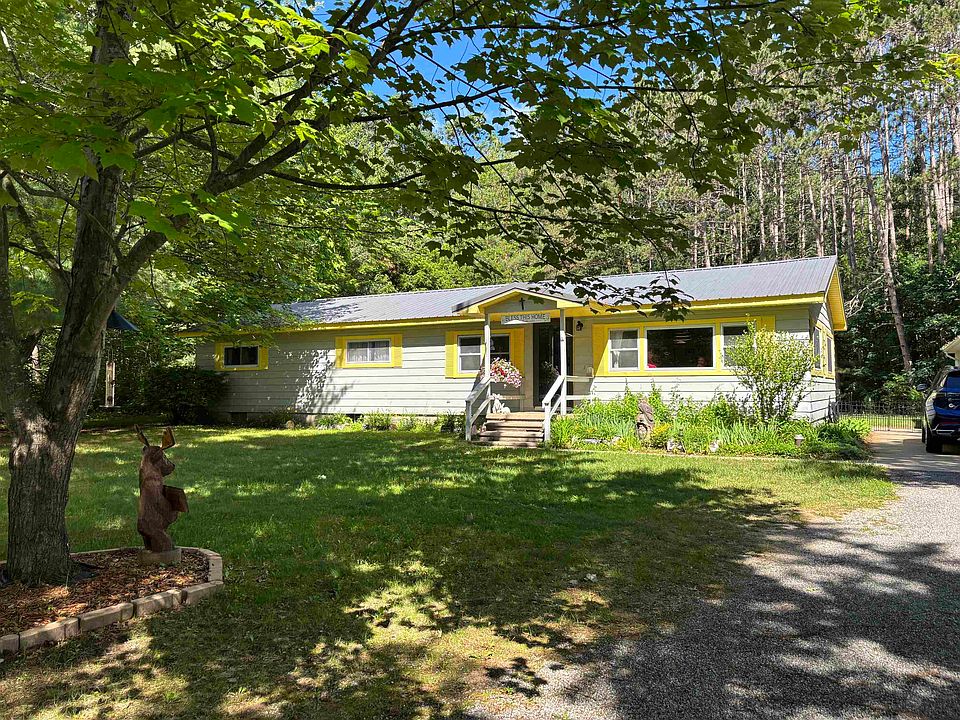 1st image of 2190 Pine Crescent Dr