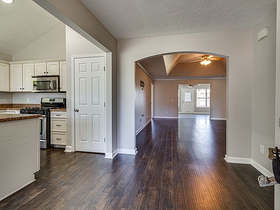 5th image of 516 Callie Ave