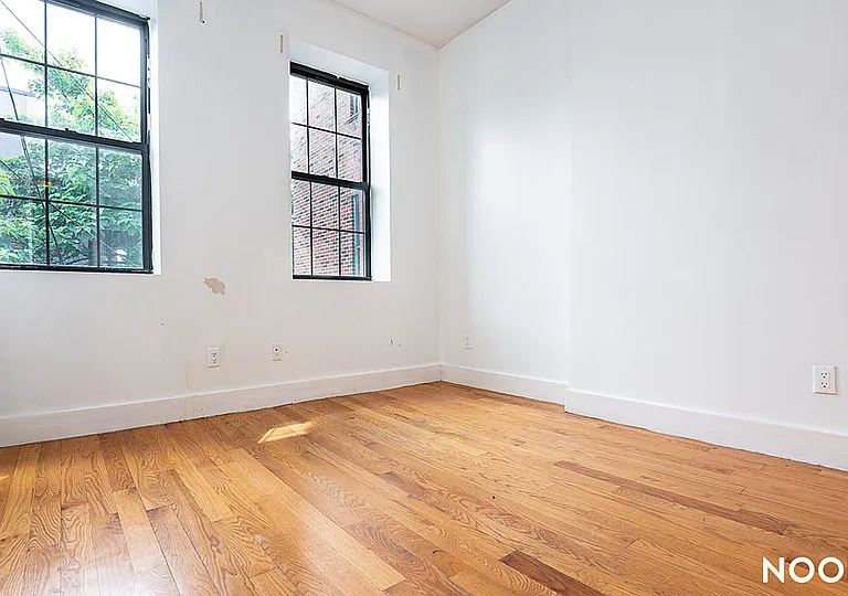 325 Franklin Ave #2C — Photo 2