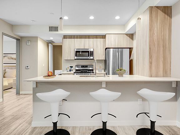 2nd image of 16300 Ventura Blvd #320